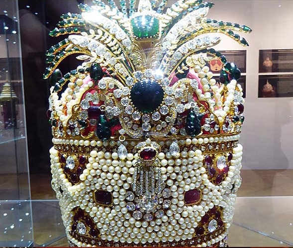 شاهان عشقِ جواهر در عهد قاجار و پهلوی/ جواهرات ملی ایران چقدر می&zwnj;ارزد؟