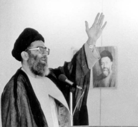 موضع رهبر انقلاب درباره حکم اعدام سلمان رشدی: امام تیرى شلیک کرده‌ اند و روزى به هدف خواهد خورد