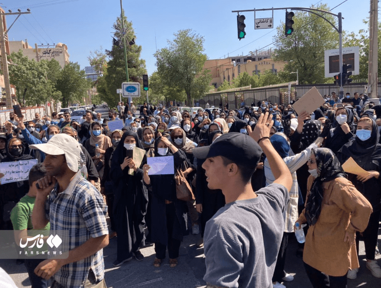 9 روز بی آبی مردم را به خیابان کشاند/ جزئیات تجمعات گسترده مردم در شهرکرد