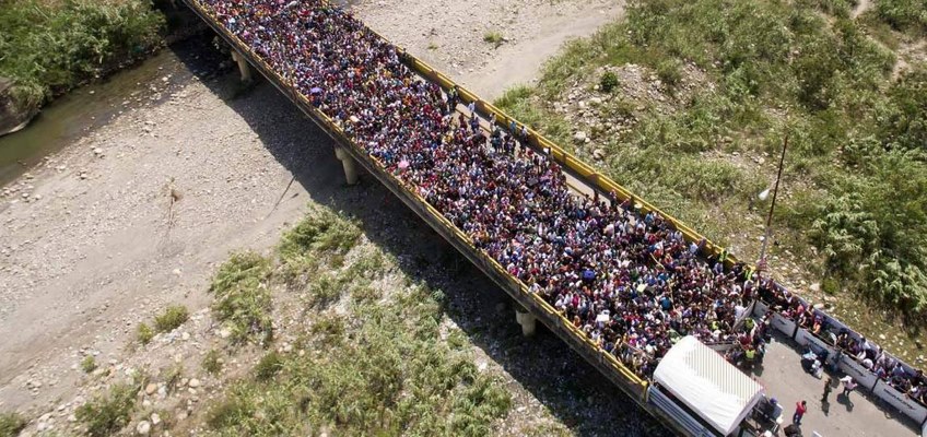 فرار ملت شیلی از چاه ویل سوسیالیسم