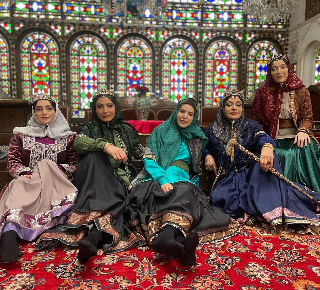 زنان حرم‌سرای ناصر‌الدین شاه در پشت صحنه