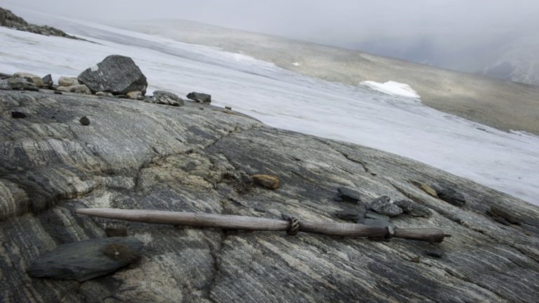 کشف اسلحه عجیب وایکینگ‌ها پس از ذوب شدن یخچال‌های طبیعی قطب شمال