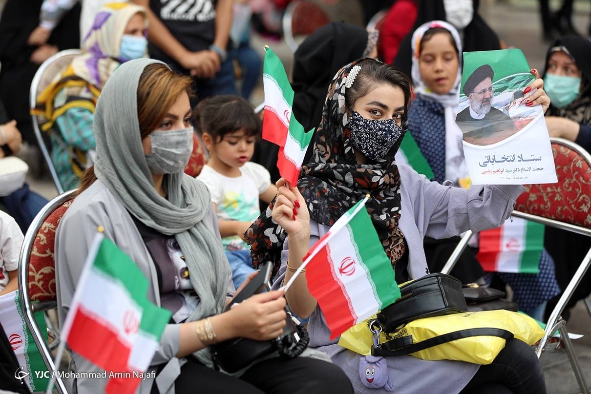 یک سال و اندی قبل؛ زمانی که گشت ارشاد نبود ... آقای رئیسی! یادتان هست؟ یک سال و اندی قبل؛ زمانی که گشت ارشاد نبود ... آقای رئیسی! یادتان هست؟