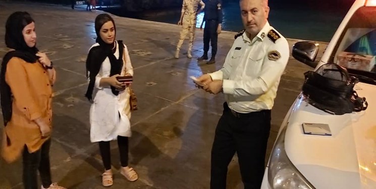 خبر خوب / دو مامور پلیس در قشم کیف 100 میلیون تومانی را به صاحبش برگرداندند (+ عکس) خبر خوب / دو مامور پلیس در قشم کیف 100 میلیون تومانی را به صاحبش برگرداندند (+ عکس)