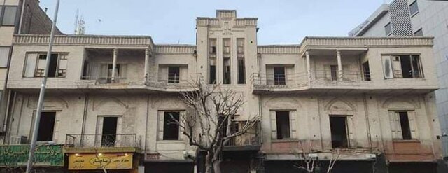 تخریب «کافه ایران» در خیابان انقلاب تهران