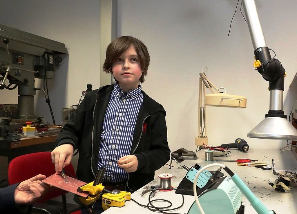 تصاویر باهوش‌ترین پسربچه‌ای که دنیا را حیرت‌زده کرده است