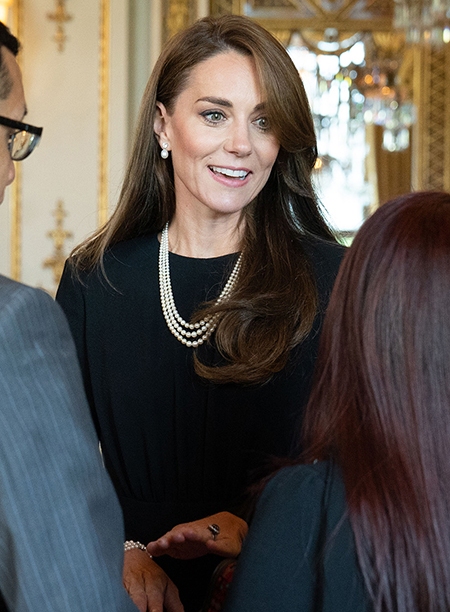 5 روش ست کردن گردنبند مروارید با لباس