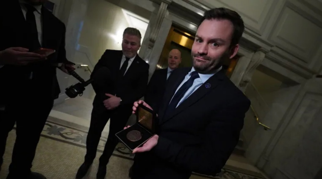 کبک کانادا علیه