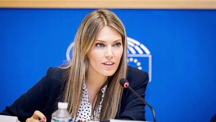 زندان نماینده پارلمان به اتهام رشوه / کشف کیسه های پول نقد در خانه