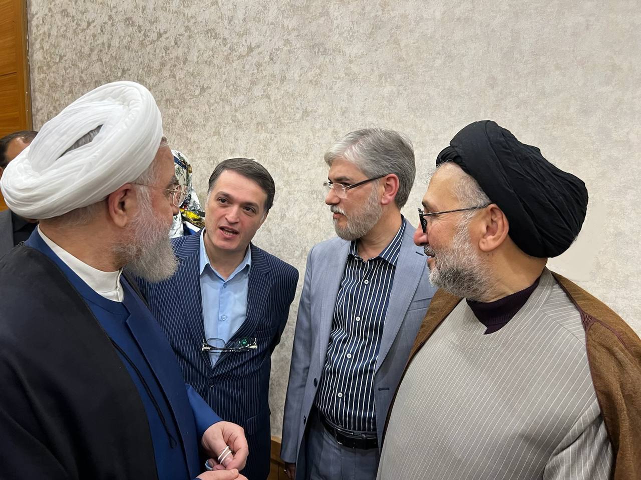 شوخی ابطحی با روحانی در مراسم افطار : من خودم سیدم ، تبرک جدید پذیرفته نمی شود! شوخی ابطحی با روحانی در مراسم افطار : من خودم سیدم ، تبرک جدید پذیرفته نمی شود!