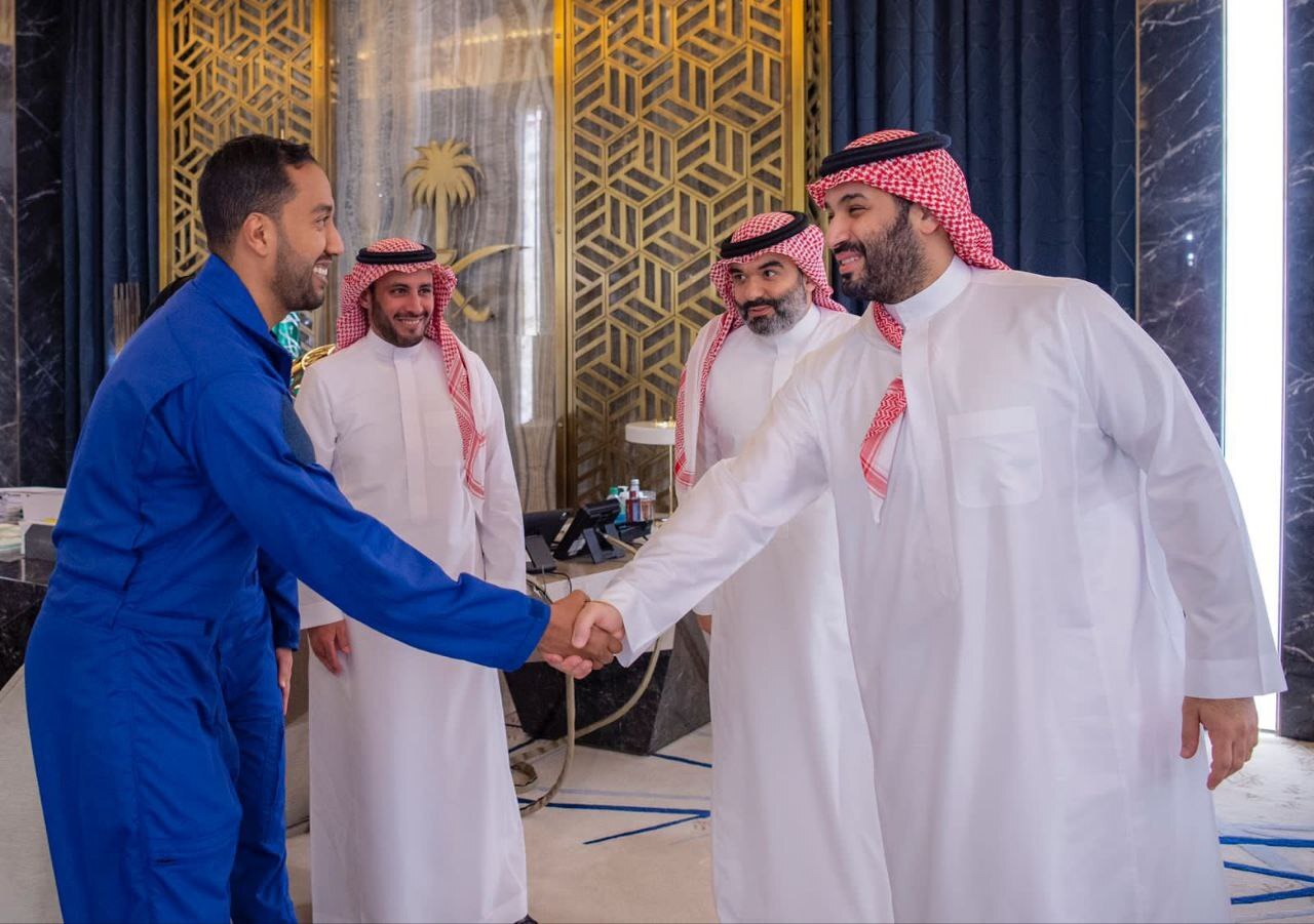 دیدار فضانوردان سعودی با محمد بن سلمان (عکس)