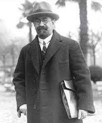 جمهوریت را ایرانی نمی‌دانست