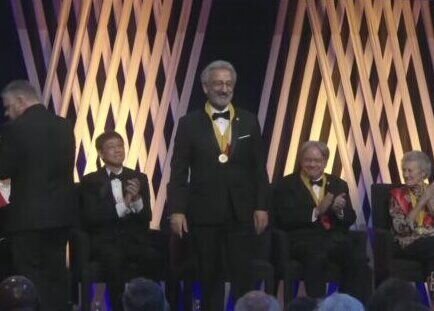 اهدای مدال «بنجامین فرانکلین» به دانشمند ایرانی/ نام نادر انقطاع کنار اینشتین و تسلا (+عکس)