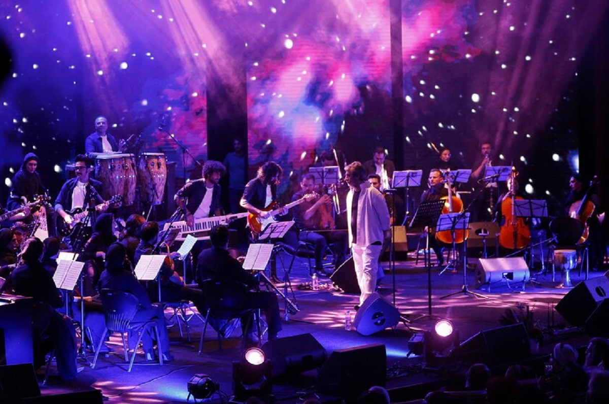 حسین زمان در آخرین کنسرتش حسین زمان در آخرین کنسرتش