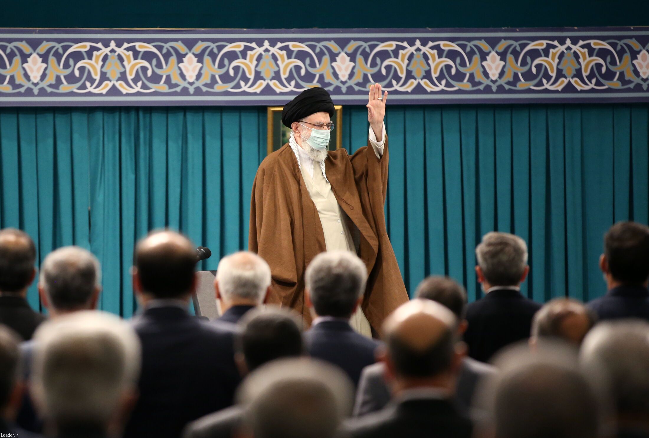 یک جاهایی باید انعطاف داشت / انعطاف منافاتی با اصول ندارد / در طول این سال‌ها مواردی از «دیپلماسی التماسی» داشتیم