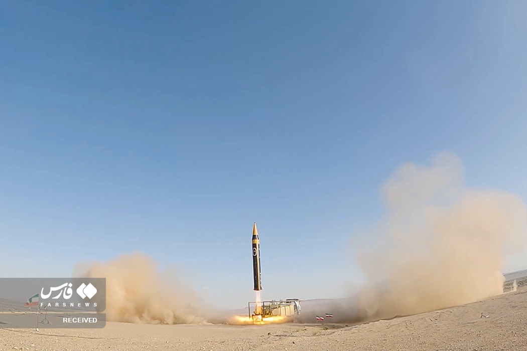 رونمایی از موشک جدید ایران (+عکس)