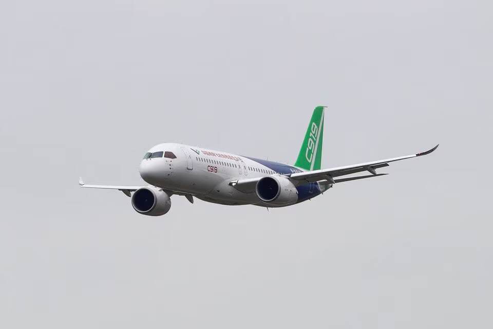 آغاز پروازهای اولین هواپیمای مسافربری ساخت چین (+عکس)