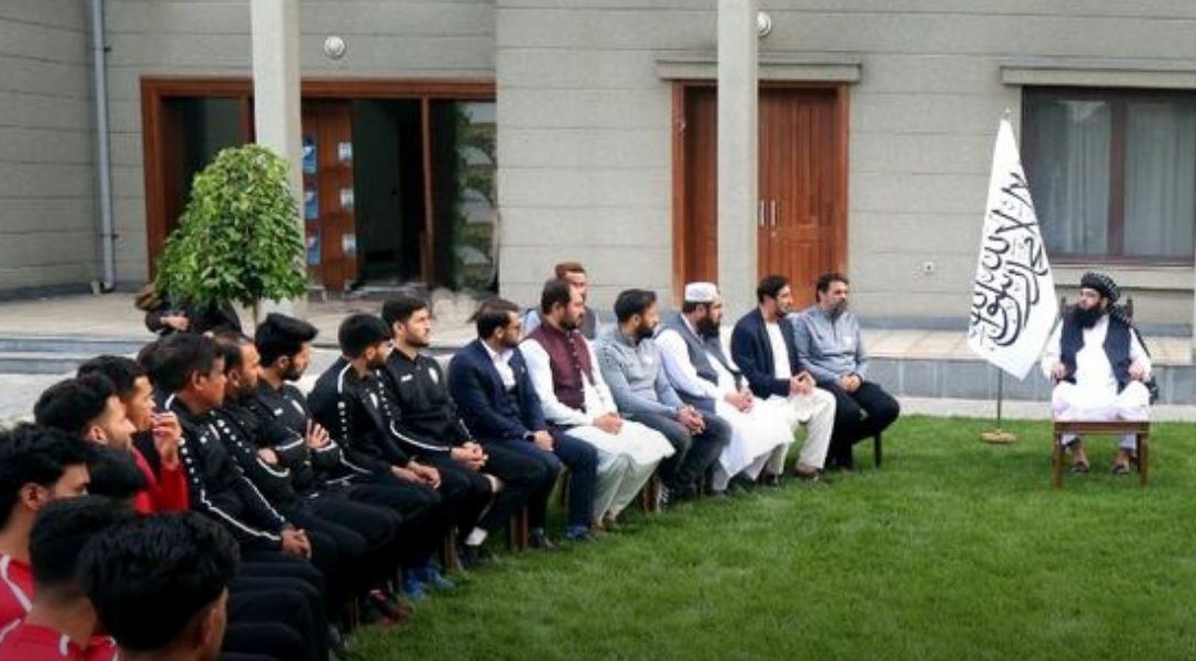 دیدار تیم ملی فوتبال افغانستان با نخست وزیر طالبان (+عکس)/ اردوی تیم در عربستان سعودی دیدار تیم ملی فوتبال افغانستان با نخست وزیر طالبان (+عکس)/ اردوی تیم در عربستان سعودی