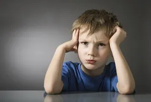 این ۷ علامت نشانه کم‌آبی در بدن کودکان است