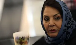 سکانس به یادماندنی مرحوم زهره حمیدی در فیلم شاخه گلی برای عروس