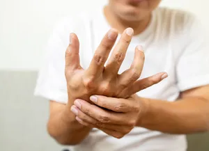 علائم اولیه پارکینسون که نباید نادیده بگیرید