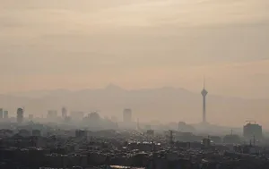 تهران دفن‌شده زیر دود و آلودگی از نمای قله توچال (فیلم)