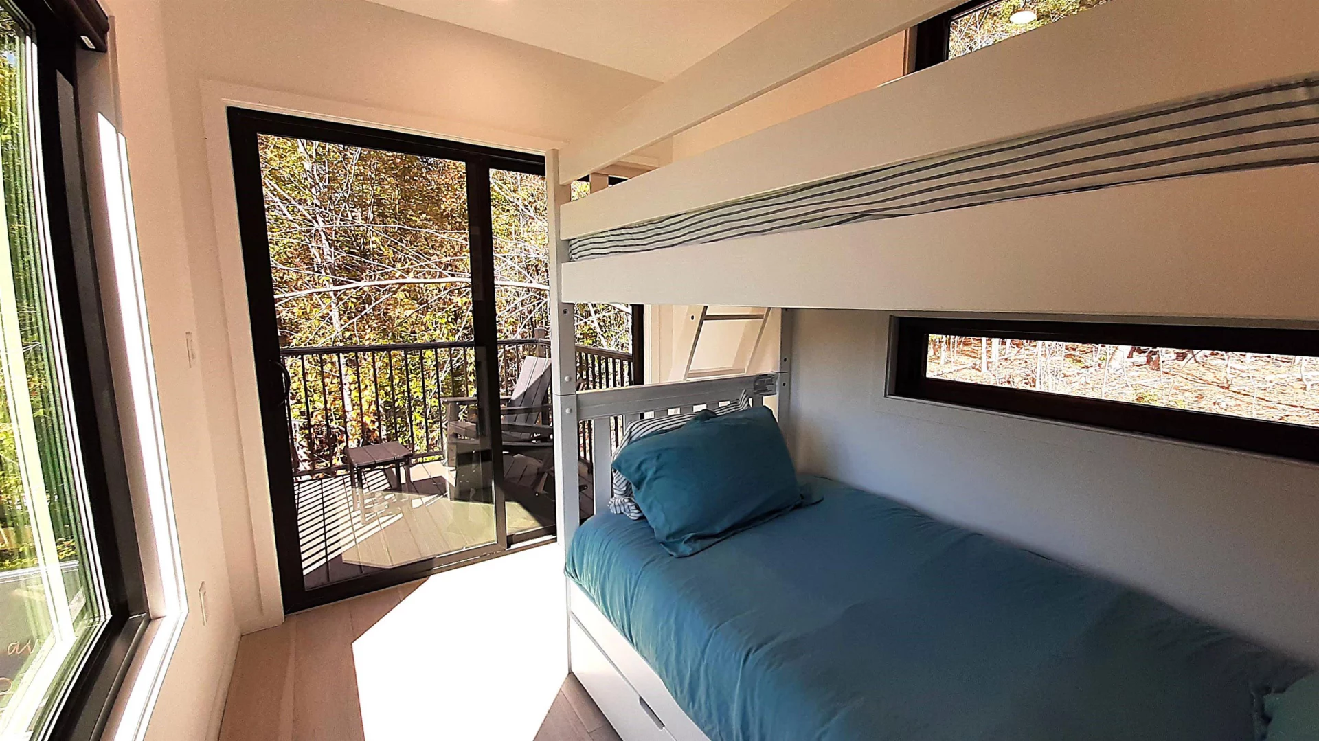 خانه ای متفاوت ساخته شده از کانتینر؛ ویلایی لوکس با استخر و سونا خانه ای متفاوت ساخته شده از کانتینر؛ ویلایی لوکس با استخر و سونا