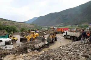 فشار بر محیط زیست مازندران برای آسفالت جاده جنگلی در «منطقه حفاظت شده آبشار»