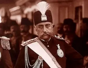 ژست «مظفرالدین شاه قاجار» با فنجان قهوه‌خوری (عکس)