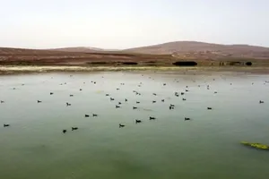 سرریز تالاب سولدوز نقده پس از ۱۵ سال/ آب مازاد راهی دریاچه ارومیه شد