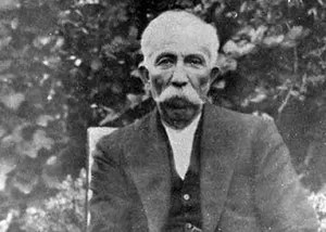 چهرۀ «مستوفی‌الممالک» در 12 سالگی با لباس «وزارت»