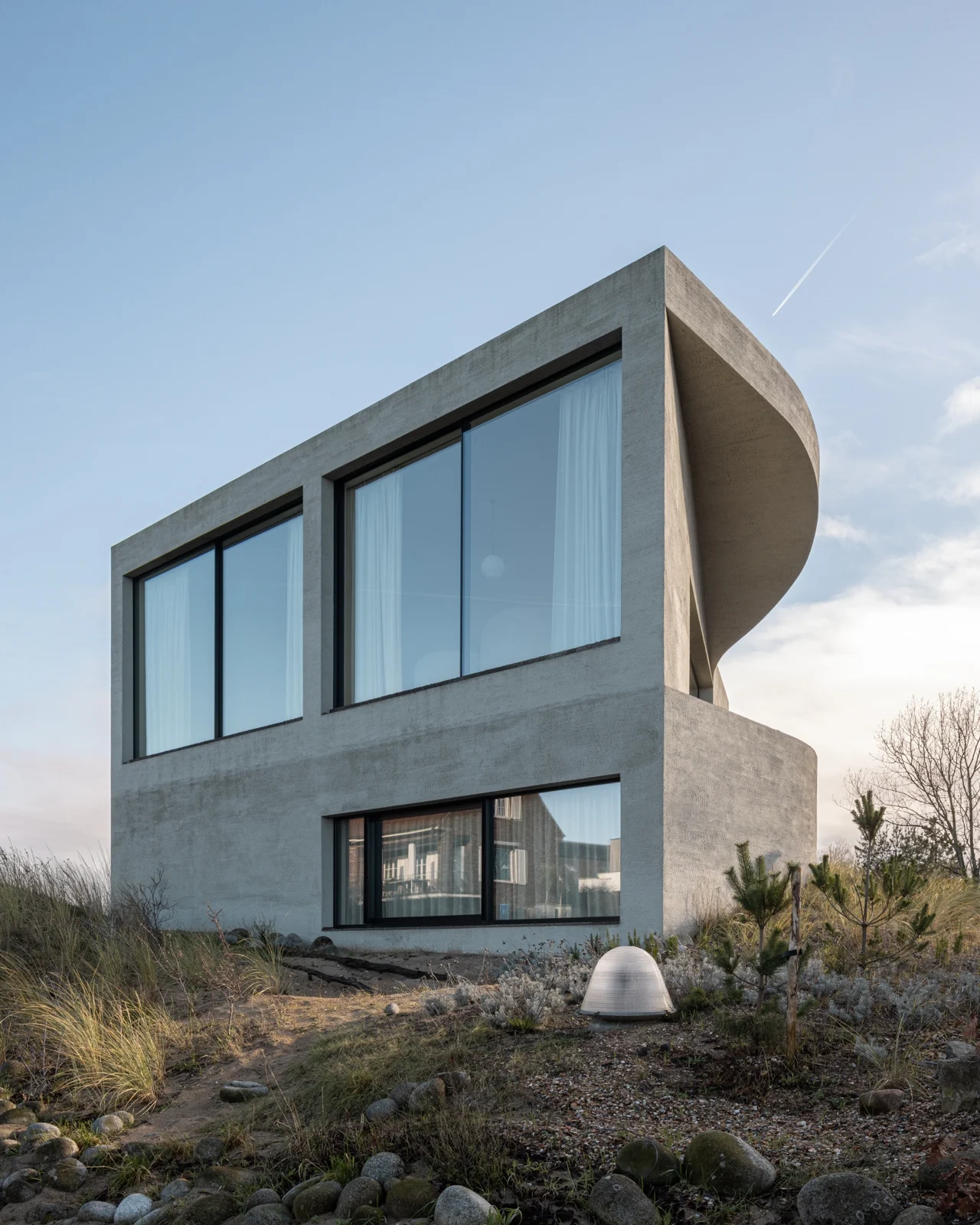 نمای بیرونی ویلای موج نو