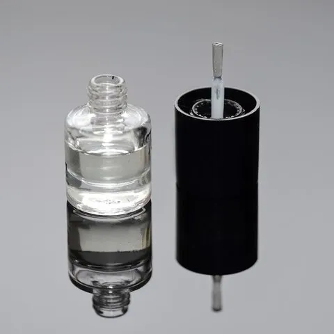 خط و خش میز شیشه‌ ای