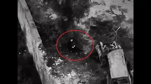 صحنه شهادت رزمنده مجروح حزب الله