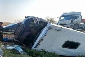 واژگونی کامیون حامل مهاجران بازگشتی از پاکستان در لغمان