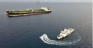 نفتکش‌های تحت تحریم از تنگه هرمز عبور می‌کنند