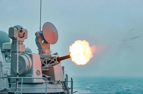 عبور ممنوع: سد آتش 11 هزار گلوله در دقیقه با «سپر طلایی» ارتش چین / عملکرد سامانه تسلیحاتی دفاعی تایپ 1130 را ببینید