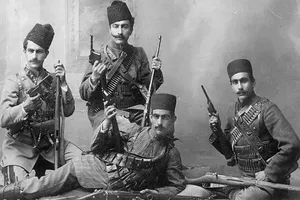 سفر در زمان؛ «قزاق‌های دوران قاجار» در صف غذا (عکس)