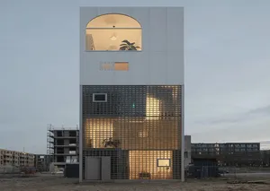 تجربه زندگی در تالار عمودی 14 متری (+تصاویر)