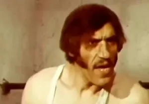 «شیرعلی قصاب» در حال ماساژ دادن «کورد یورگنس» در حمام؛ سال 57(عکس)