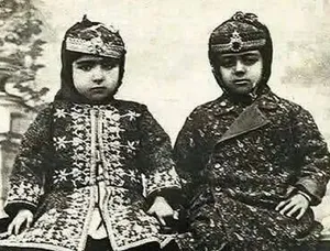 مراسم عروسی «اخترالدوله، دختر ناصرالدین شاه» و «ملیجک» (عکس)