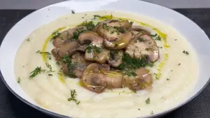 طرز تهیه سوپ گل کلم خامه‌ای با قارچ به روش آشپز مشهور ایتالیایی