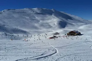 شروع بارش برف در ارتفاعات توچال (فیلم)