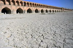 وضعیت دردناک رودخانه‌ها و دریاچه‌های بزرگ ایران در مرور زمان (فیلم)