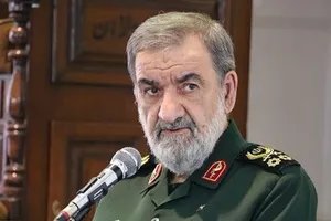 محسن رضایی: یک ناوچه آمریکایی در تنگه هرمز با حمله موشکی ایران آسیب دید