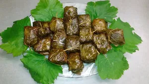 دلمه برگ مو روایت خوش طعم یک غذای اصیل ایرانی