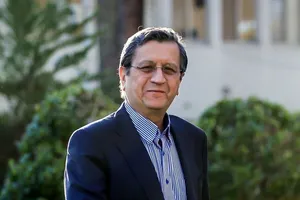 همتی: از مجلس مشورت می‌گیرم، اما مسائل اقتصادی را براساس چیزی که فکر می‌کنم درست است، انجام می‌دهم (فیلم)