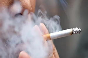 دود سیگار و قلیان به چشم آسیب می‌زند؟