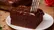 طرز تهیه کیک شکلاتی با روکش شکلات داغ