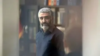 حکم پژمان جمشیدی صادر شد / معنای حقوقی رأی دادگاه چیست؟